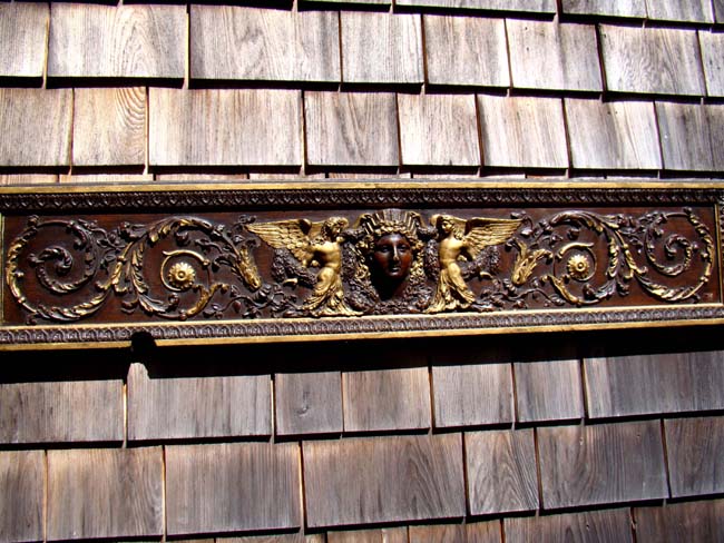 A carved pine panel with gilt highlights in the Italianate style circa 1800 — image 2